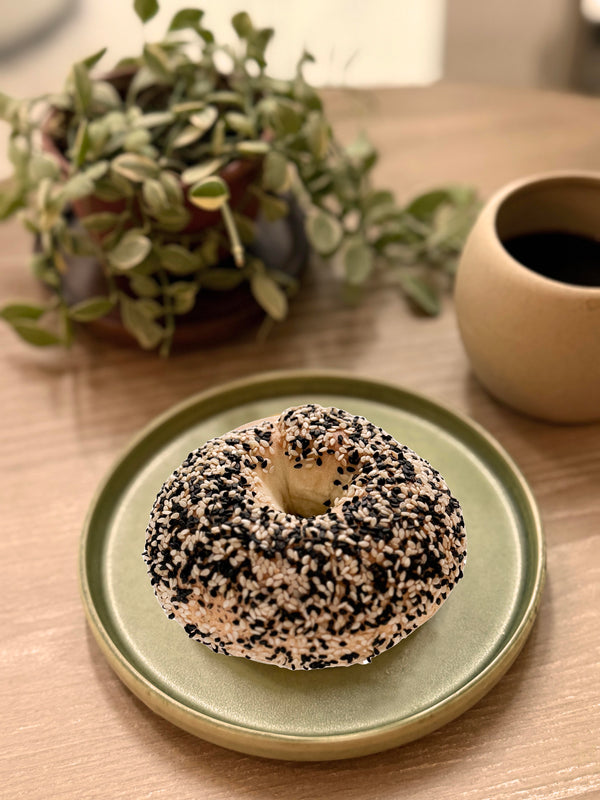 Bagel (Black & White Sesame)