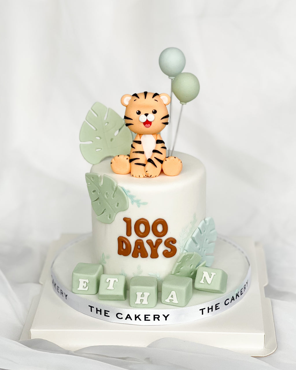 Cute tiger with cake happy birthday Royalty Free Vector